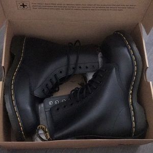 BRAND NEW Dr. Martens 1919